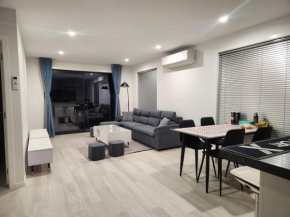 New Modern Townhouse Near Town& Beach